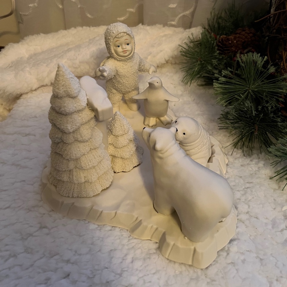 Department 56 "This Is Where We Live" Snowbabies figurine, item number 68055 - Picture 5 of 6